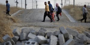 μετανάστες και τσιμεντόλιθοι
