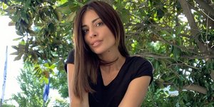 Η Μίνα Αρναούτη περιγράφει πώς έμαθε για τον θάνατο του πατέρα της
