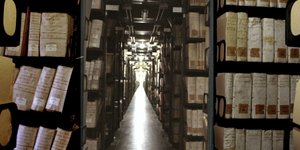 Τα αχανή ράφια στα μυστικά αρχεία του Βατικανού