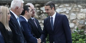 Επαφές Μητσοτάκη με τους πολιτικούς αρχηγούς