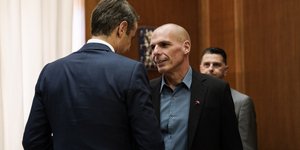 Ο Κυριάκος Μητσοτάκης με τον Γιάνη Βαρουφάκη στο Μέγαρο Μαξίμου