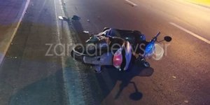 Μηχανή τρακαρισμένη στον δρόμο