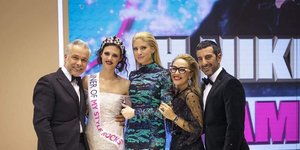 Η Ευαγγελία Αραβανή με τη νικήτρια του πρώτου My Style Rocks και την κριτική επιτροπή