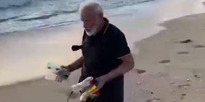 Ο πρωθυπουργός της Ινδίας μαζεύει σκουπίδια