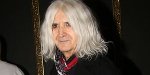 Ο Νίκος Καρβέλας είναι σε σχέση