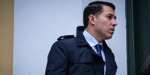 Νίκος Μανιαδάκης πλάι