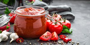 βαζο με σαλτσα ντοματες