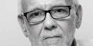 Θάνος Οικονομόπουλος