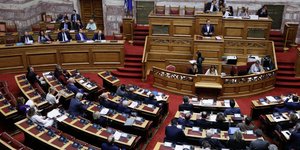 Live το Αναπτυξιακό νομοσχέδιο στη Βουλή