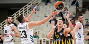 Στιγμιότυπο από την αναμέτρηση του Παναθηναϊκού με τον Αρη