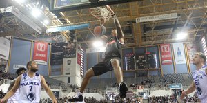 Εντυπωσιακό κάρφωμα στο ματς του ΠΑΟΚ με τη Λάρισα