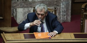 Ο Δημήτρης Παπαγγελόπουλος στη Βουλή