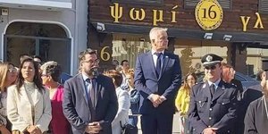 Ο Δήμαρχος Παιανίας παρέλαση της 28ης Οκτωβρίου