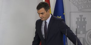 Ο Πέδρο Σάντσεθ σκυφτός