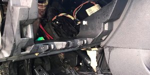 Εικόνες-σοκ: Έσκασε το καλοριφέρ περιπολικού στην Κρήτη, αστυνομικός υπέστη έγκαυμα