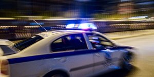 Περιπολικό κινείται τη νύχτα