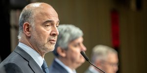 Ο Πιέρ Μοσκοβισί κάνει δηλώσεις