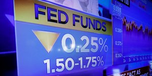 Πίνακας δείχνει μετοχές της FED