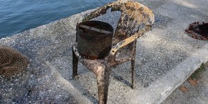 Πλαστική καρέκλα από τον βυθό της Θάσου