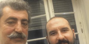 Ο Παύλος Πολάκης και ο Δημήτρης Τζανακόπουλος σε μια σέλφι από τη Βουλή
