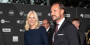 Η πριγκίπισσα της Νορβηγίας περπατάει