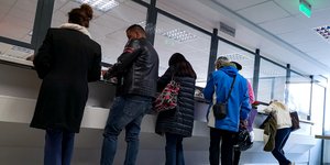 Ουρά φορολογούμενων σε εφορία