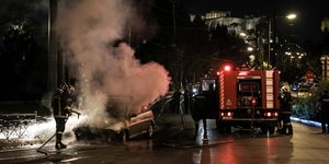 Φωτιά σε ΙΧ, φωτογραφία