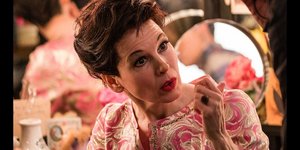 H Ρενέ Ζελβέγκερ υποδύεται την Τζούντι Γκάρλαντ 