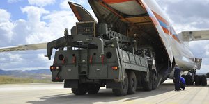 Το πυραυλικό σύστημα S-400 μεταφέρεται στην Τουρκία