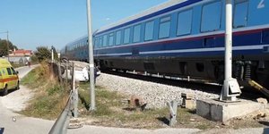 Σύγκρουση τρένου με αυτοκίνητο στα Τρίκαλα