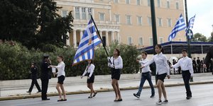 Στους καλύτερους μαθητές η σημαία στις μαθητικές παρελάσεις