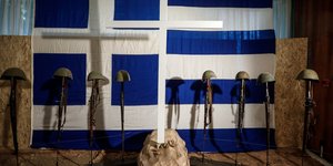 σημαιοα οπλα κράνη