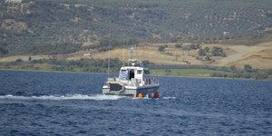 Σκάφος του λιμενικού στην θάλασσα
