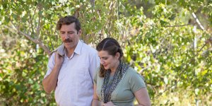 Γιάννης Στάνκογλου και Μαρία Κίτσου σε σκηνή από τη σειρά «Άγριες Μέλισσες»