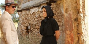 Γιάννης Στάνκογλου και Κατερίνα Διδασκάλου σε σκηνή από τις «Άγριες Μέλισσες»