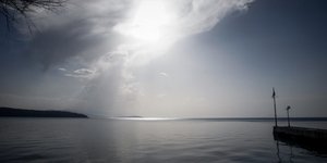 Ηλιος με σύννεφα τη Δευτέρα