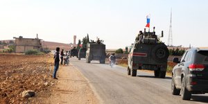 Ρώσοι στρατιώτες περιπολούν στα σύνορα Συρίας-Τουρκίας