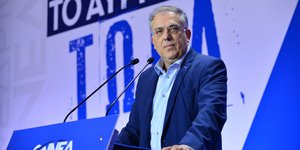 Ο Τάκης Θεοδωρικάκος στο συνέδριο της ΟΝΝΕΔ
