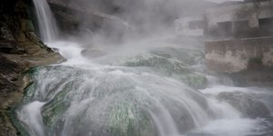 Θερμά λουτρά βράχια