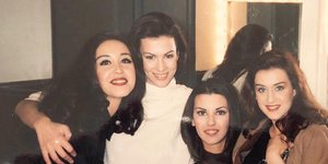 Τίνα Τόσκα, Μάνια Ντέλου, Μαρίνα Πούπου, Ελίνα Κέφη, όλες αγκαλιασμένες