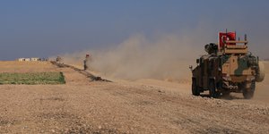 Τουρκικός στρατός κινείται σε έρημο