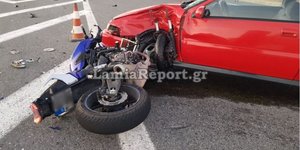 Λαμία: Μοτοσυκλέτα... καρφώθηκε σε ΙΧ