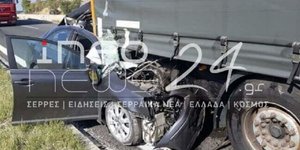 Σέρρες: Αυτοκίνητο «καρφώθηκε» σε νταλίκα