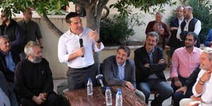 Τσίπρας μιλά σε καφενείο στην Κρήτη
