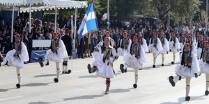 τσολιαδες παρελαση