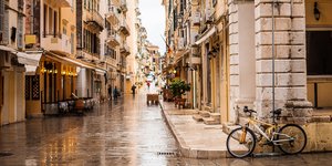 Βροχή στην Κέρκυρα καντούνι ποδηλατο 