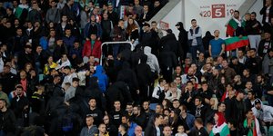 Οπαδοί της Εθνικής Βουλγαρίας χαιρέτισαν ναζιστικά και αποχώρησαν