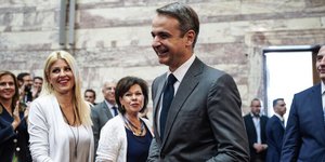 Ο Κυριάκος Μητσοτάκης χαμογελαστός