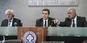 Από αριστερά: Ο υπ. Εσωτερικών της Γερμανίας Χ. Ζεεχόφερ, ο υπ. ΠΡΟ.ΠΟ Μιχάλης Χρυσοχοίδης και ο επίτροπος Δημ. Αβραμόπουλος