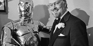 αντρας και ρομπότ 